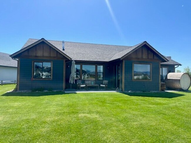 Building Photo - 4 Bedroom Home for Rent in West Bozeman! W...