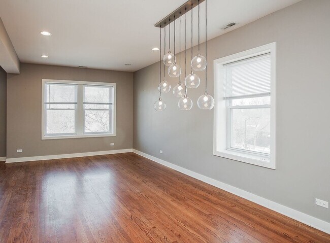 Building Photo - 3911 W Addison St