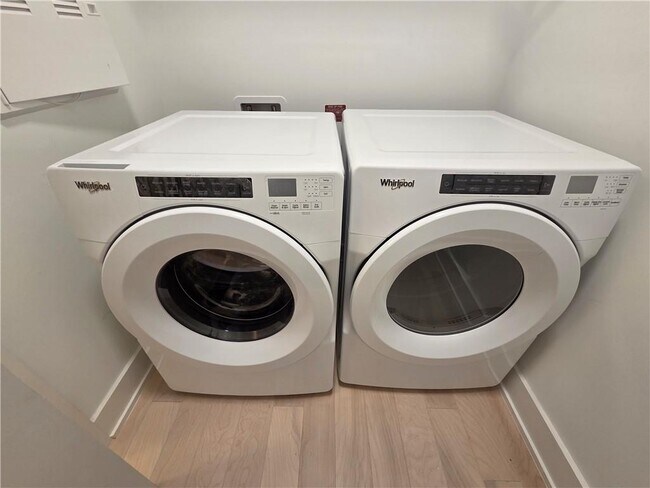 Building Photo - 775 Juniper St NE