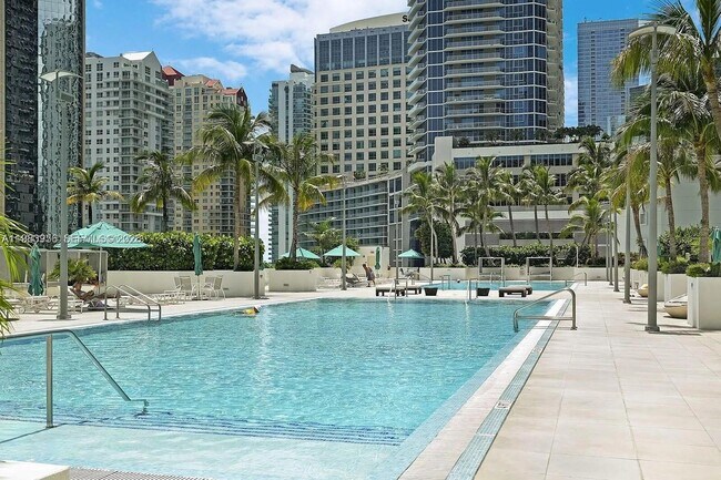 Building Photo - 950 Brickell Bay Dr