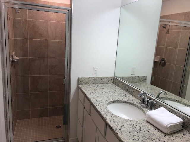 2nd Bath - with Shower - 43050 Greenway Blvd