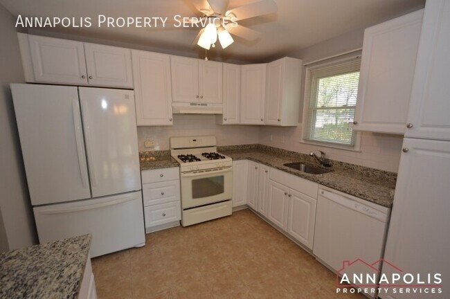 Building Photo - 556 Arundel Dr