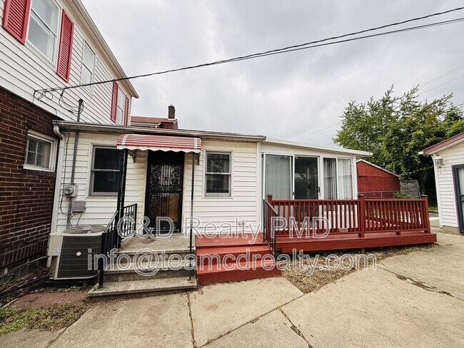 Building Photo - 16105 Walden Ave