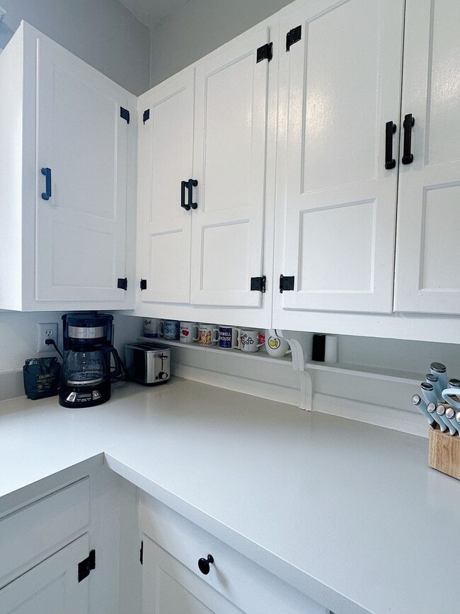 Building Photo - Charming Furnished 3BR/2BA Duplex in Histo...