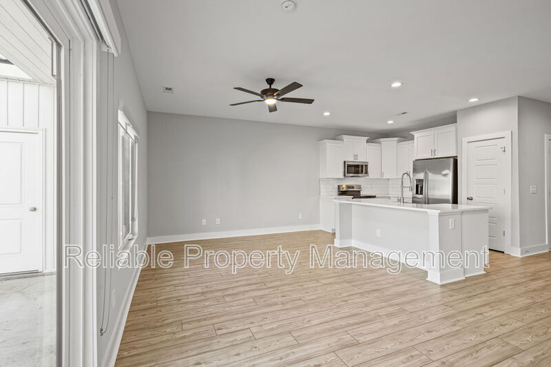 Building Photo - 37 N Laird Dr