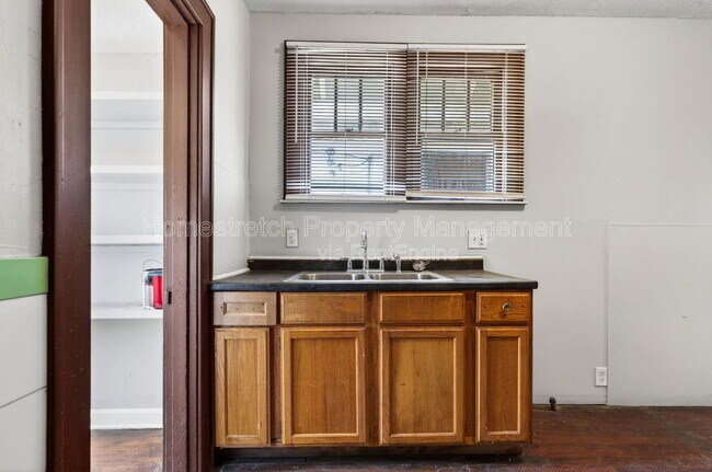 Building Photo - 5944 Thekla Ave