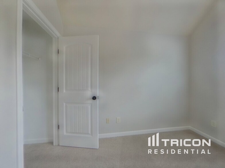 Building Photo - 349 Oatgrass Dr