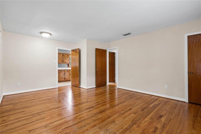 Building Photo - 161 Poydras Ave