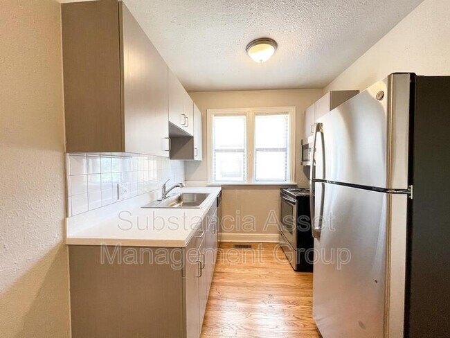 Building Photo - 835 East Dr