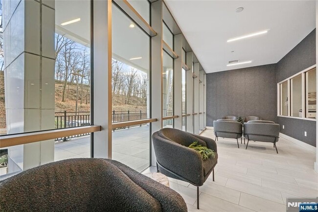 Building Photo - 69 Main St