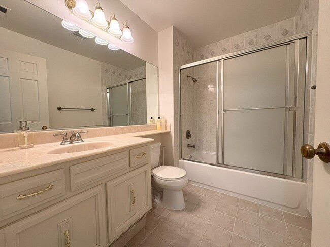 Building Photo - Beautifully Updated 3-Bedroom Townhome in ...