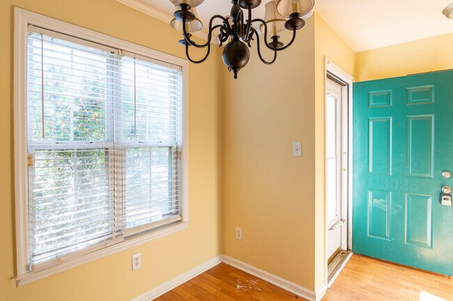 Building Photo - 3025 Brookhaven Way