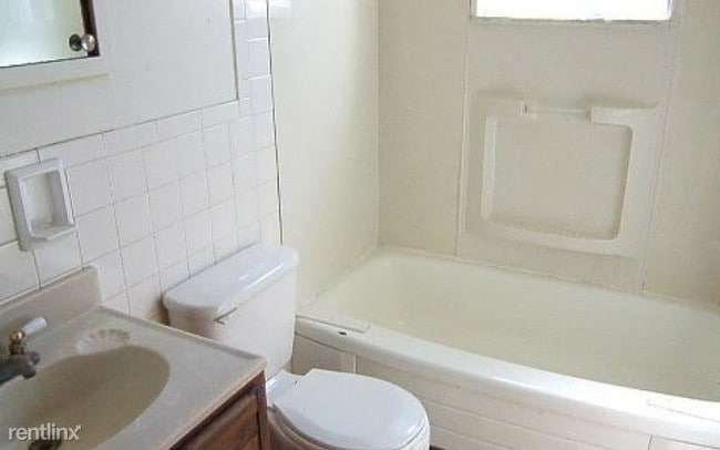 Building Photo - 2 br, 1 bath Townhome - 939 Woodhill Dr