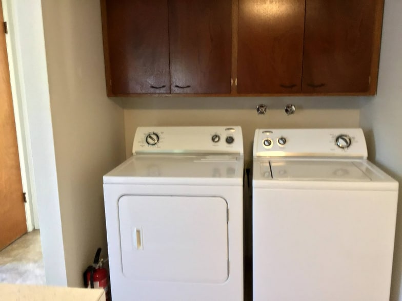 Building Photo - 705 Anna St