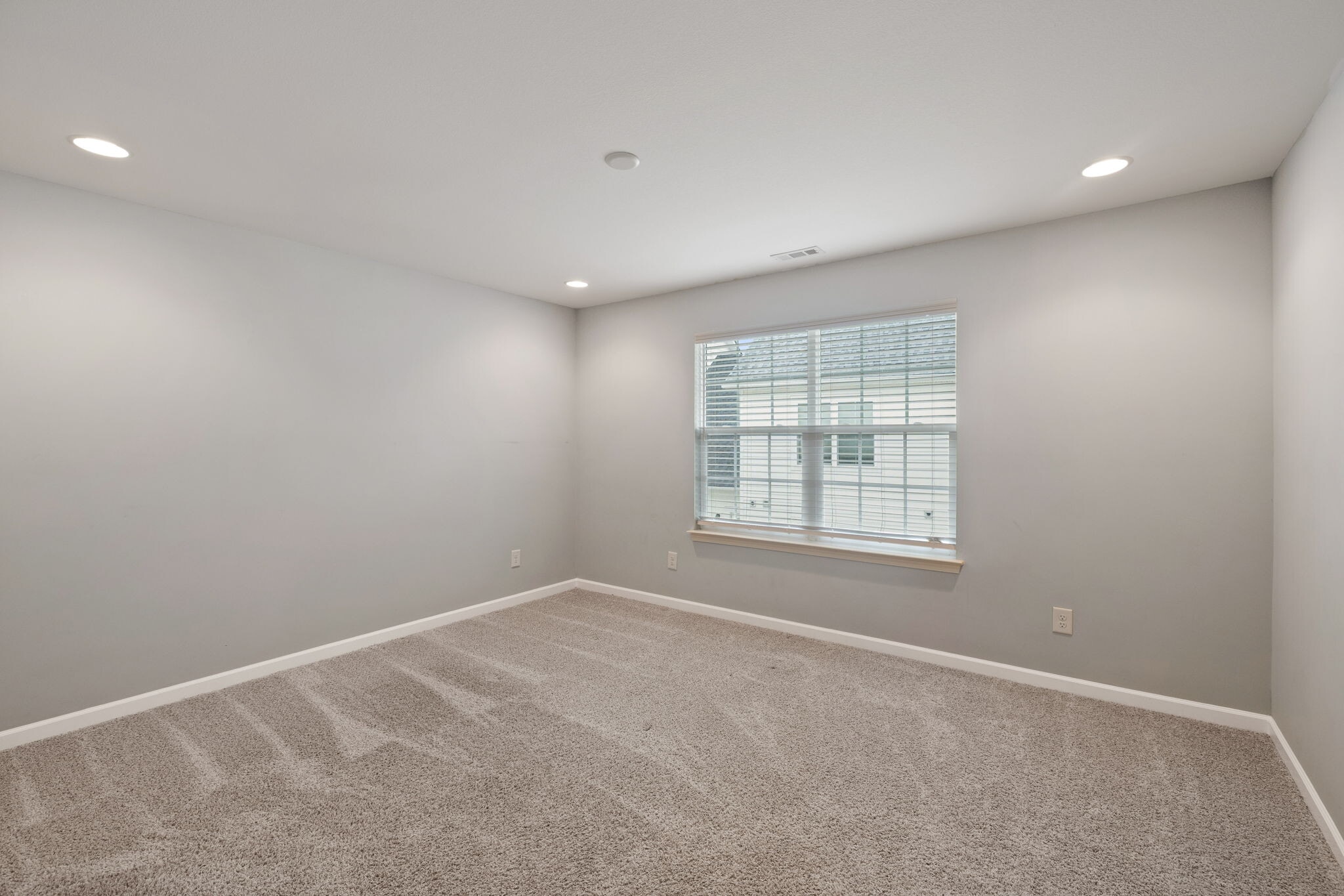 Building Photo - 3219 Clemons Cir