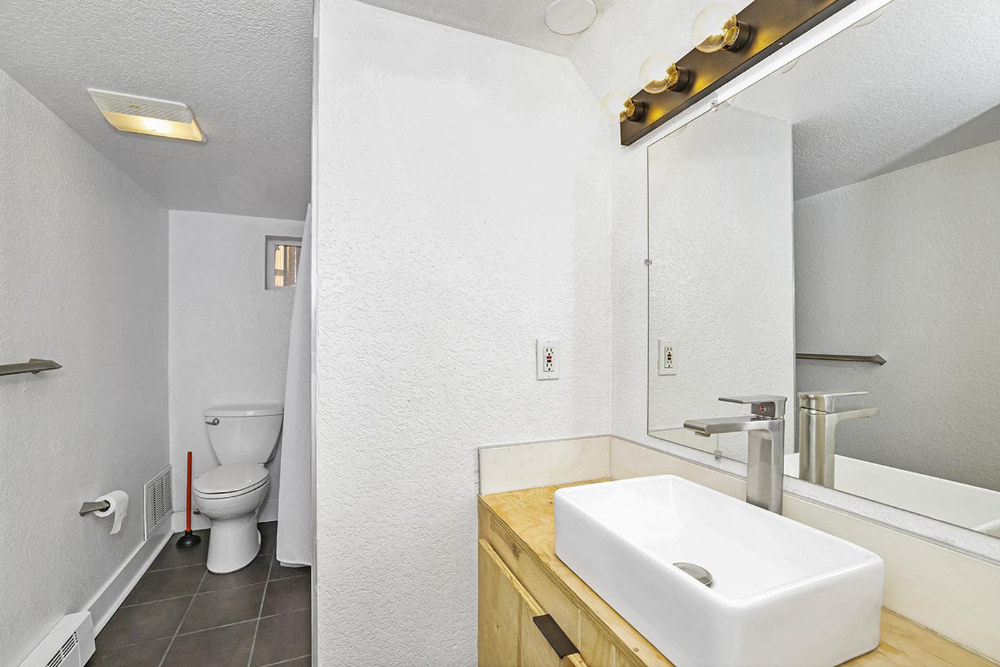 Building Photo - Stylish Governors' Park 1 bed/1 bath apart...
