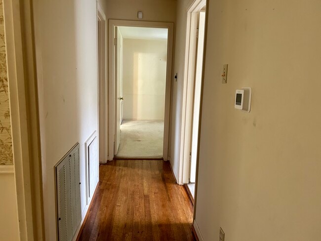 Building Photo - 7214 Sharpview Dr