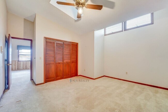 Building Photo - 5060 Porpoise Pl