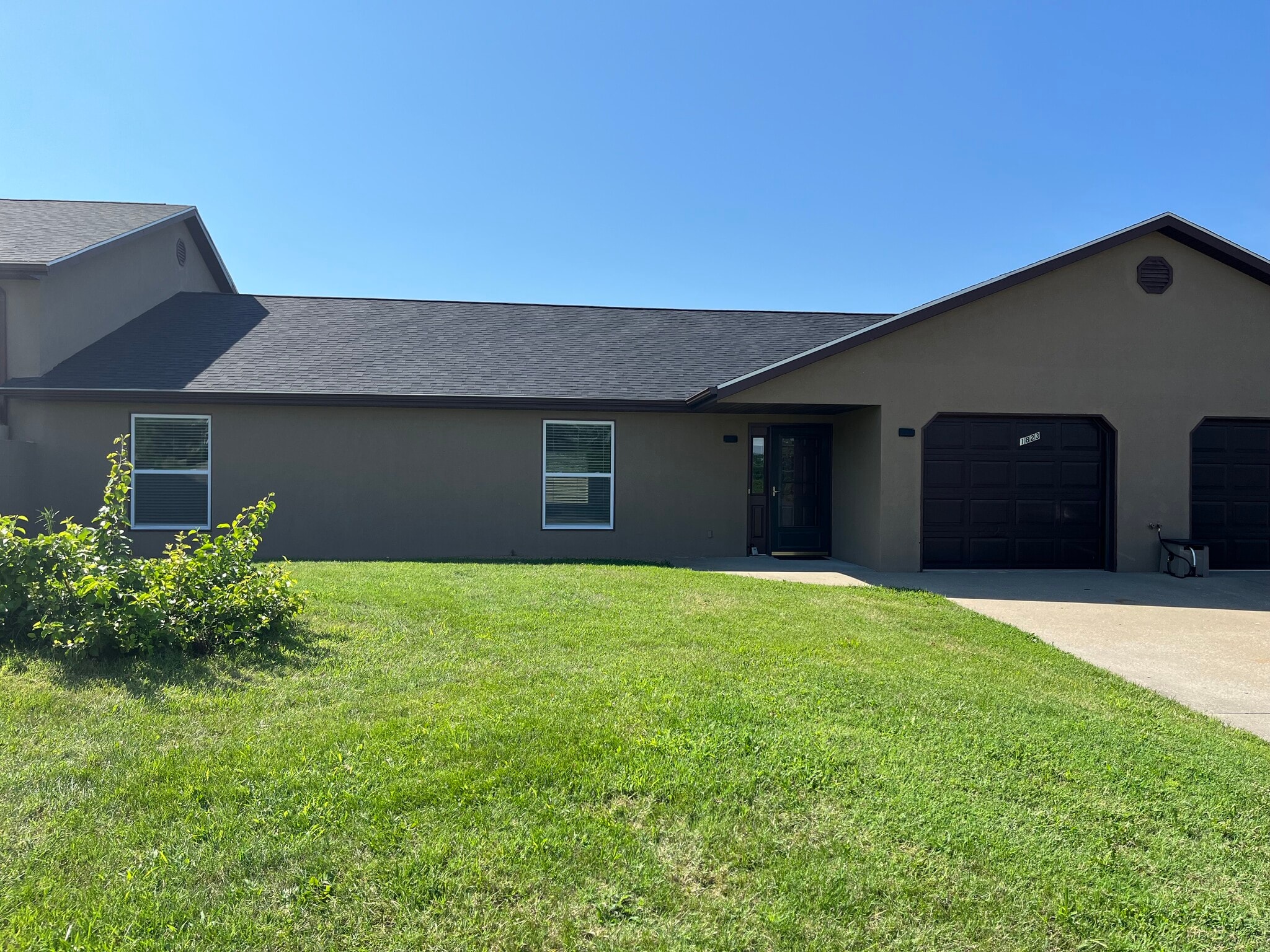 Building Photo - 1825 Pinnacle Pt