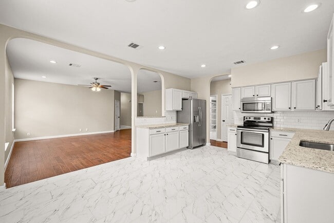 Building Photo - For Rent! Updated Single Story in Sonoma R...