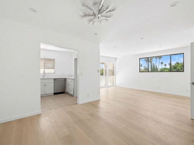 Building Photo - 337 Rexford Dr