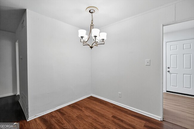 Building Photo - 2510 Peachwood Cir NE