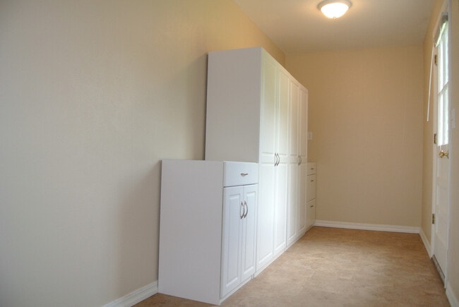Building Photo - 1080 Fairway Ct