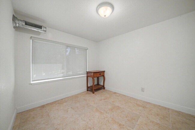 Building Photo - 16932 McKenzie Dr