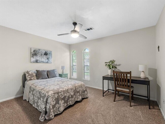 Building Photo - 3014 Redwood Lodge Dr