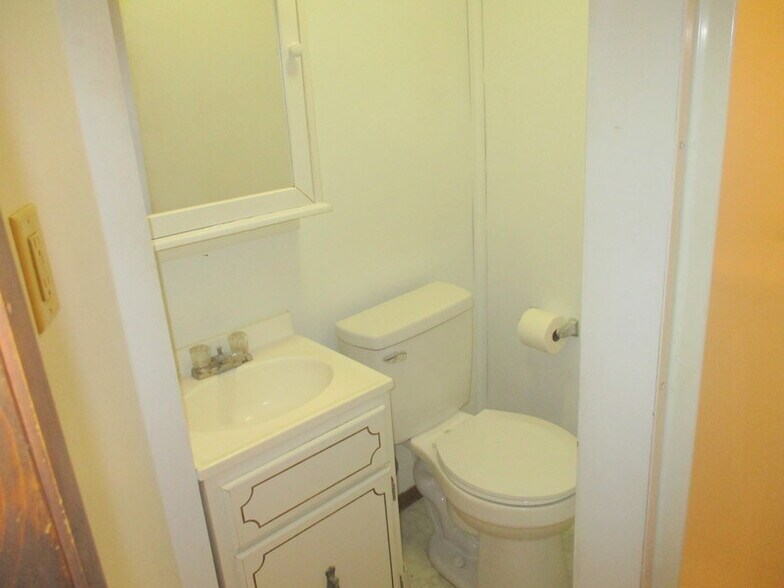 Building Photo - 1111 Lenz Ave