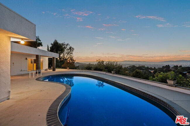 Building Photo - 3329 Dona Rosa Dr