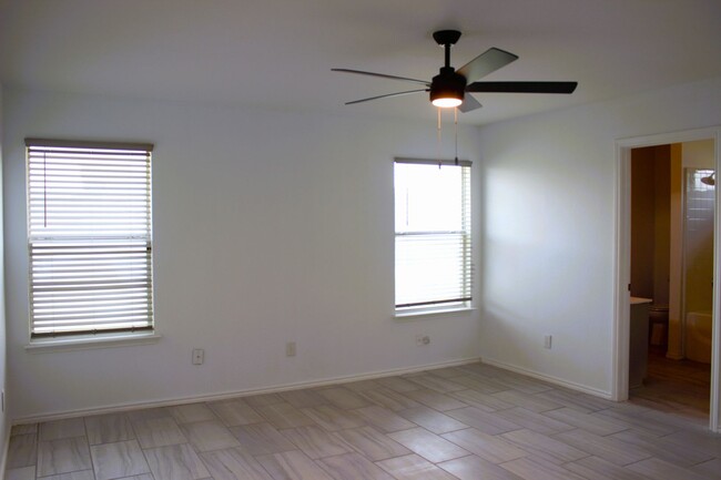 Building Photo - TWO WEEKS FREE RENT!!!!! Newly Remodeled K...