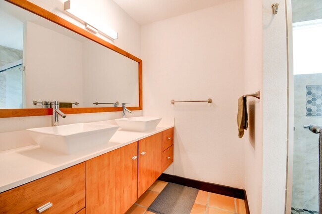 Building Photo - Paradise Palms – No neighbors behind you – Pool – Remodeled – Furnished