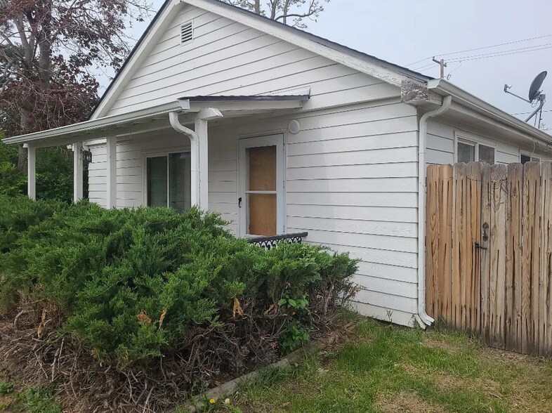 Primary Photo - 1345 Chase St