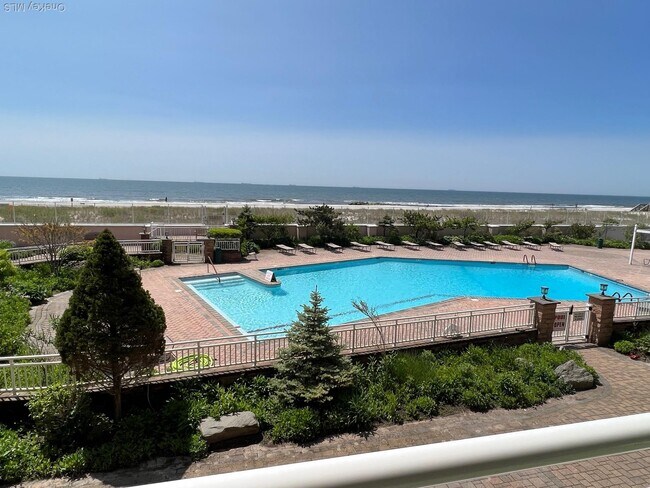 Building Photo - 830 Shore 2O