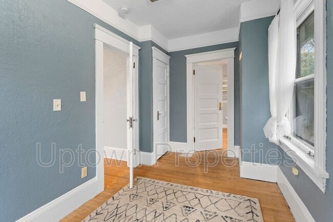 Building Photo - 2424 SE Yamhill St