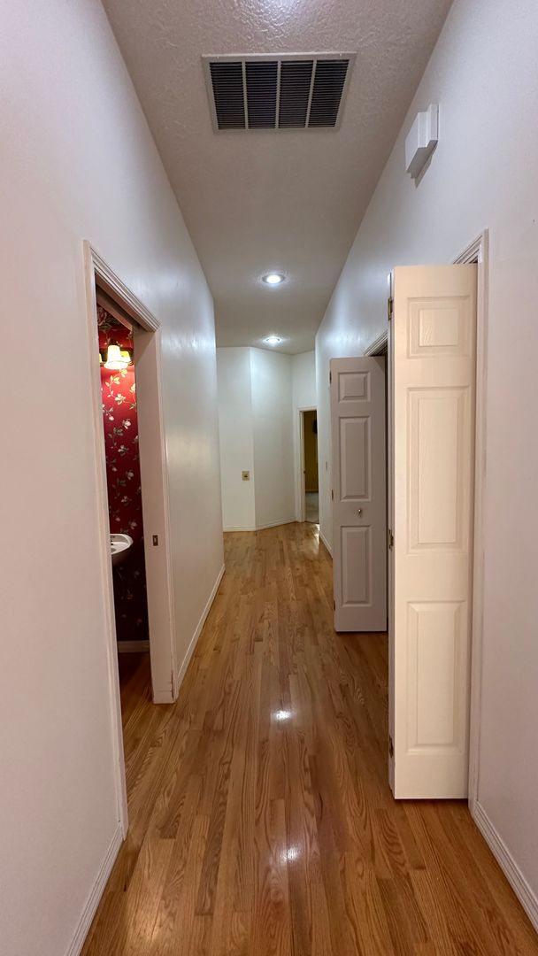 Building Photo - Cedar Mill, Gorgeous 3 bed 2.5 bath home. Walk through video