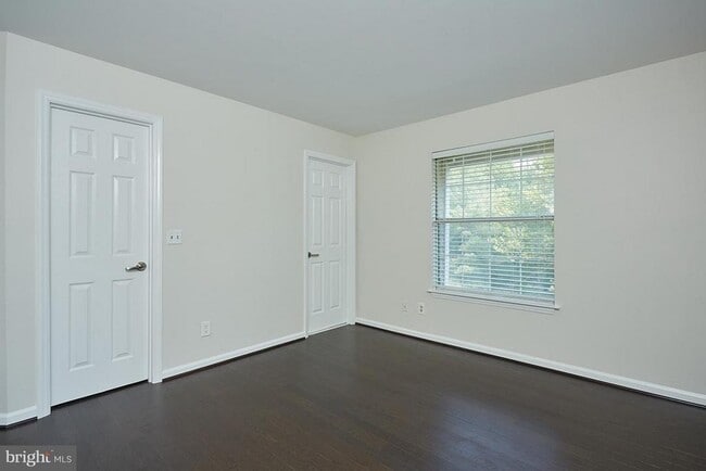 Building Photo - 5700 Chapman Mill Dr