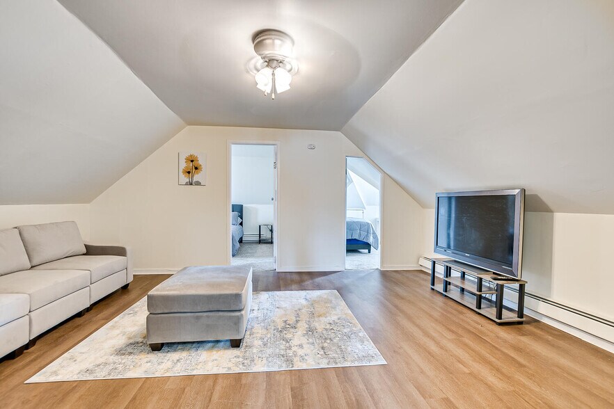 Building Photo - 46 Van Houten Ave