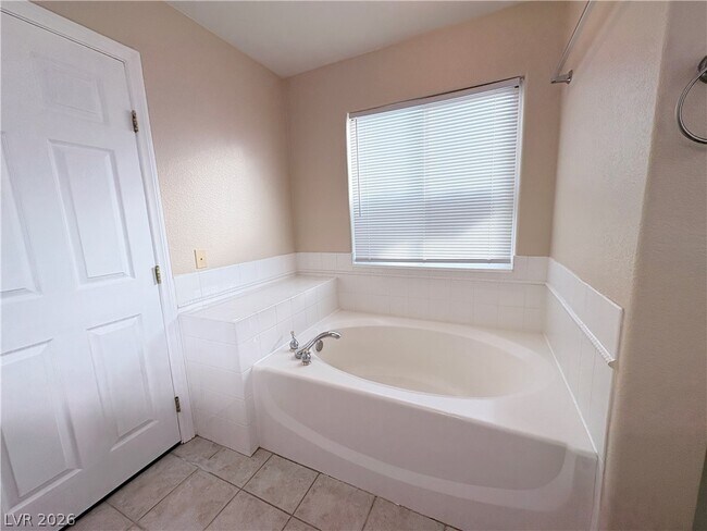 Building Photo - 6544 Timberview Ct