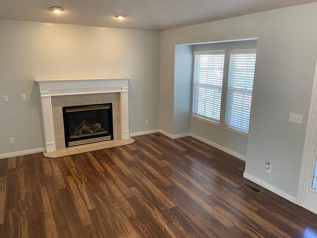 Building Photo - 1631 W Turin Dr