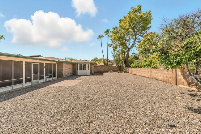 Building Photo - Beautiful 3 bed, 2 bath w/ bonus Room, loc...