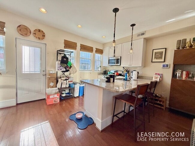 Building Photo - 159 V St NE