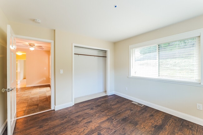 Building Photo - 105 Hampton Rd