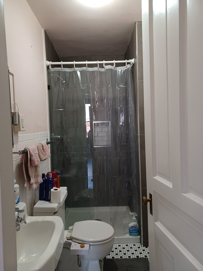 Building Photo - 3507 Clifton Ave