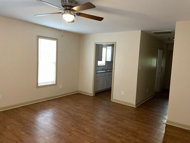 Building Photo - 1304