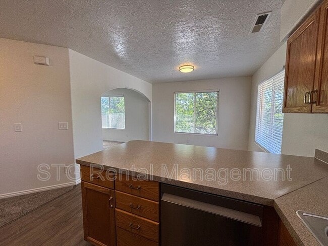 Building Photo - 425 E 1050 S
