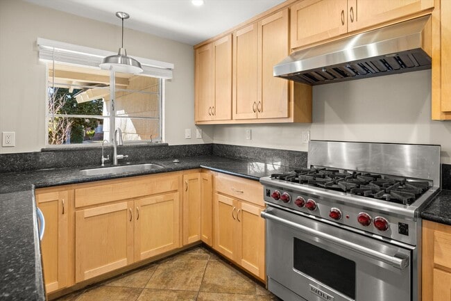 Building Photo - 504 Consuelo Dr