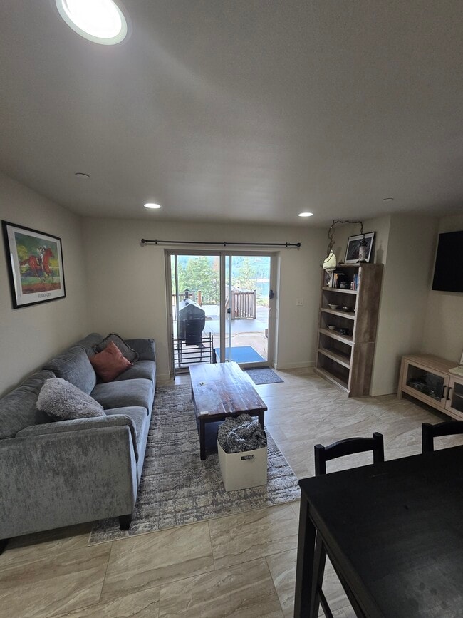 Building Photo - 6308 Lake Pointe Wy