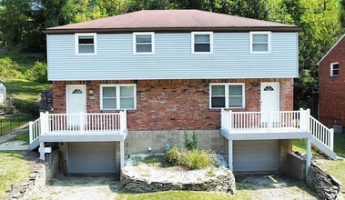 Building Photo - *Recently Updated & Spacious 3BD/1BA Duplex Unit Available for Rent in Castle Shannon*